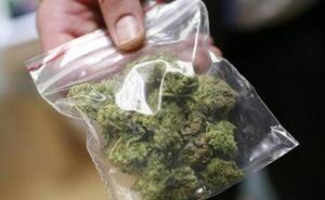 Estudiante fue descubierta con marihuana en su mochila, otro compañero seria el proveedor
