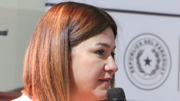 Santiago Peña confirma a María Teresa Barán como ministra de Salud