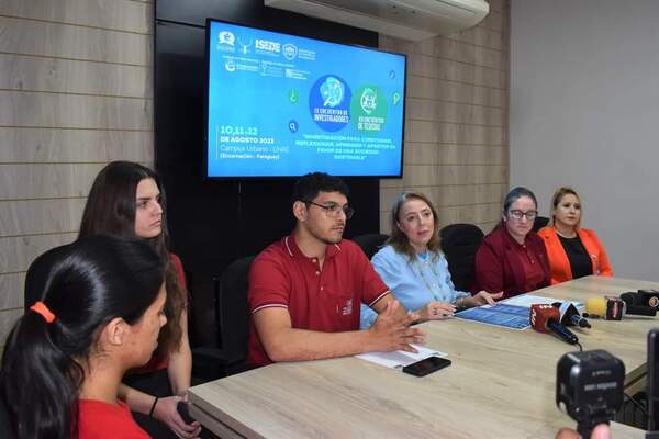 Participa en el IX Encuentro de Investigadores y Xil Encuentro de Tesistas de la UNAE