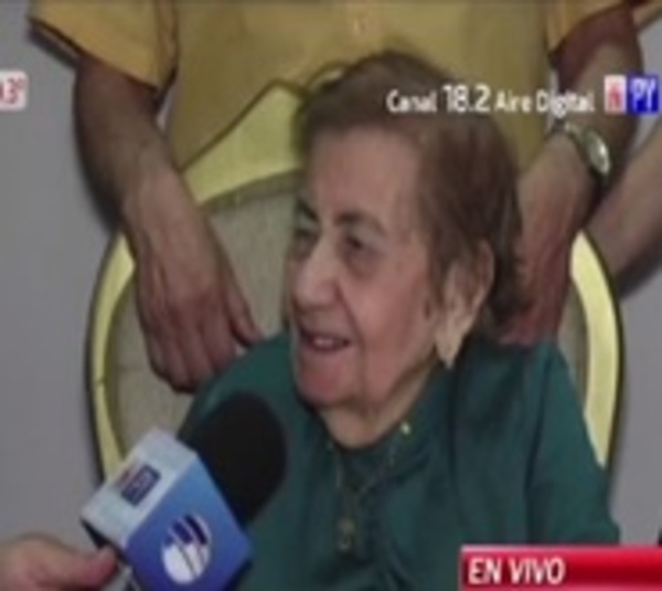 Doña Dominga cumple 102 años y lo celebra con mucha salud - Paraguay.com