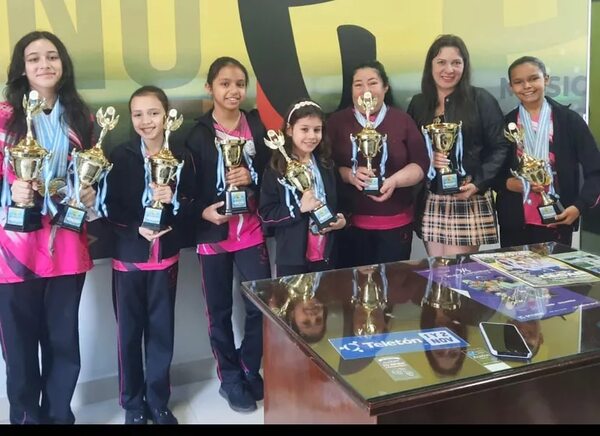 Junta Municipal reconoce a bailarinas esteñas galardonadas en concurso internacional - ABC en el Este - ABC Color
