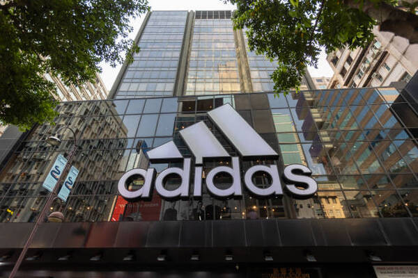 Adidas gana 45 millones de euros hasta junio, un 94,2% menos, debido a los costes de colaboraci贸n con Kanye West - Revista PLUS