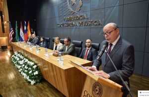 Distinguidos expositores en foro por el Día Mundial contra la Trata de Personas