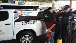 Diario HOY | Expulsan del país a pareja: mujer planeó crimen de su madre con su novio