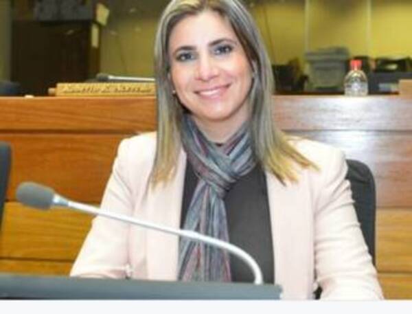 Diputada Roya Torres pide priorizar asistencia psicológica en las instituciones educativas