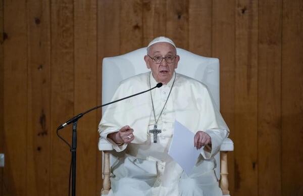 En su visita a Lisboa, papa dice que la auténtica caridad “ensucia las manos” - San Lorenzo Hoy