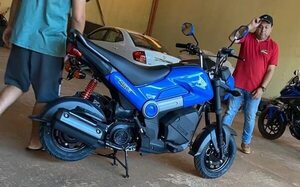 Video: así despojaron de su moto a un joven, en menos de un minuto - ABC en el Este - ABC Color