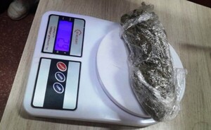 Alumna tenía marihuana en su cartuchera