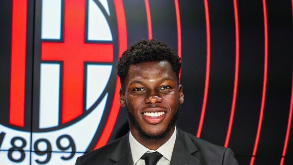 El Milan confirma el fichaje de Musah hasta 2028