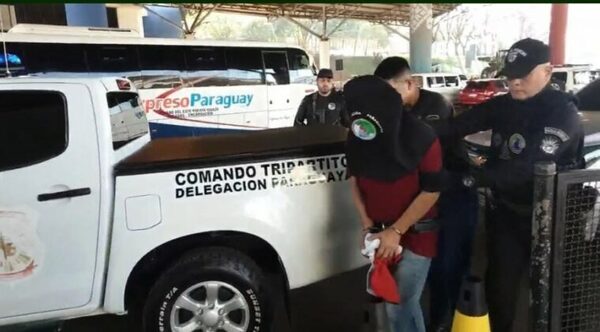 Expulsan del país a pareja: mujer planeó crimen de su madre con su novio