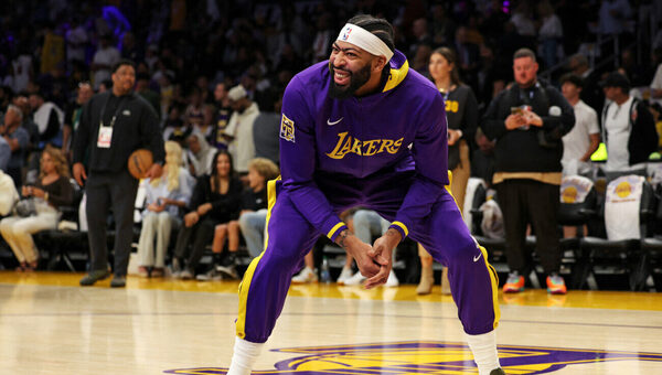 Versus / El alero Anthony Davis acordó una extensión millonaria con Los Ángeles Lakers