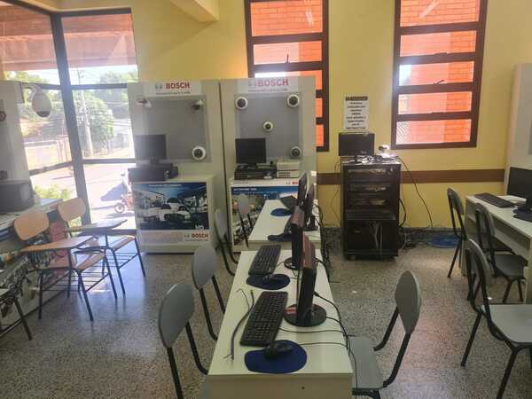 Diario HOY | Firman convenio para avanzar en proceso de certificación de profesionales electricistas