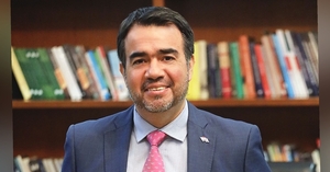  Óscar Llamosas renunció al cargo de ministro de Hacienda