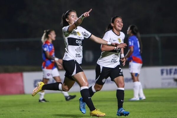 Goleada franjeada en clásico Femenino - Fútbol - ABC Color