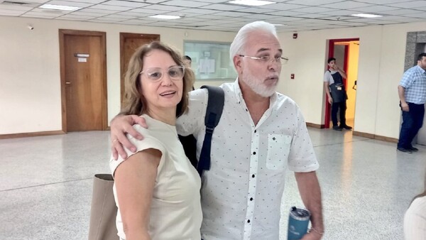 Médico querellado por senadora recusa a la jueza Lourdes Peña