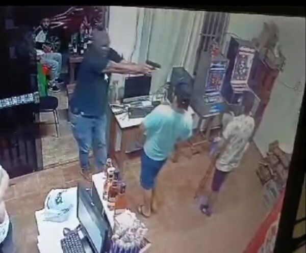 Individuo acribillado en el barrio San Gerardo estaba con un niño en brazos cuando fue atacado