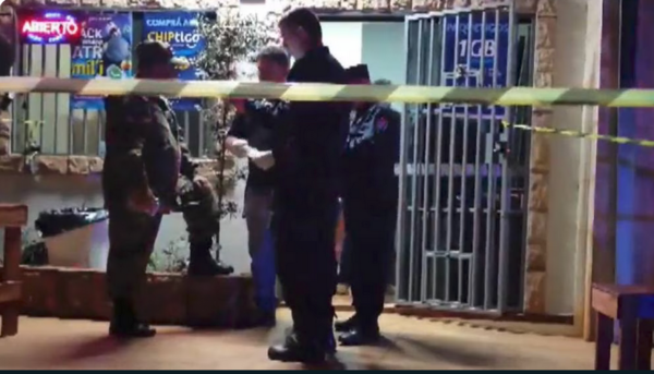 (VIDEO) Difunden video del terrible asesinato de un supuesto sicario en manos de su “colega”