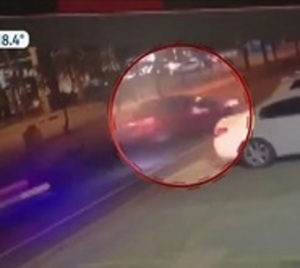 Maniobra imprudente de auto dejó en grave estado a un motociclista - Paraguay.com
