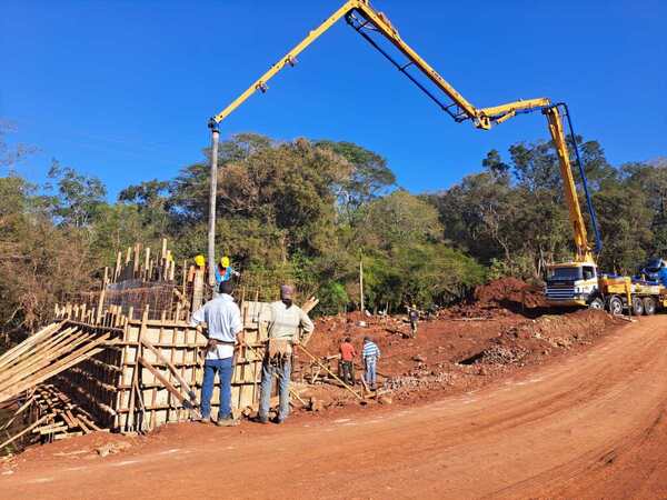 TRAMO CAMPICHUELO -RUTA PY06 YA LUCE SUS PRIMEROS KILÓMETROS DE ASFALTADO