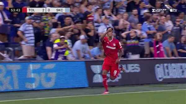 Robert Morales sigue de romance con los goles