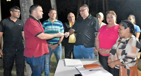 Entregan aporte para dotar de agua a vecinos sedientos obligados a hacer piruetas para conseguir el líquido vital – La Mira Digital