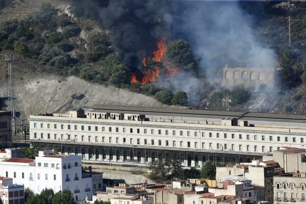 Más de 130 evacuados y 435 hectáreas afectadas por incendio en frontera entre España y Francia