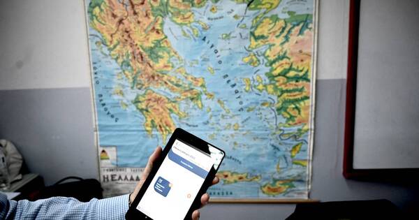 La Nación / Cambian libros impresos por digitales en escuelas de Brasil