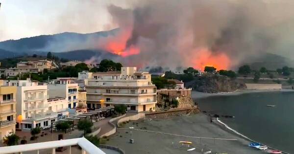 La Nación / Viento agrava incendio en frontera entre Francia y España