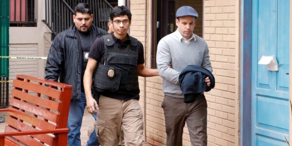 Exabogado de “Tío Rico” seguirá en prisión por presunto soborno