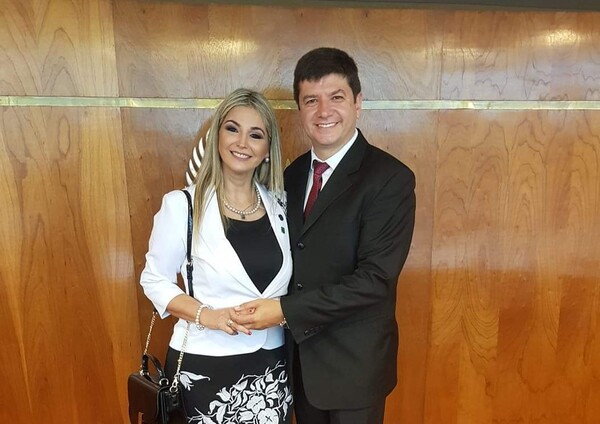 Fiscal imputa y pide prisión de esposo de jueza por extorsión y tráfico de influencias