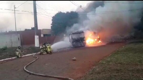 Diario HOY | Reportan incendio tras explosión de camión cisterna
