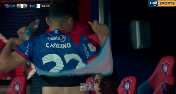 Versus / ¿Claudio Aquino se negó a ingresar ante Sportivo Trinidense?