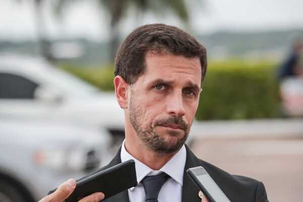 El intrigante Caso de Raúl Silva: Poder, escándalos y su permanencia en Yacyretá con un jugoso salario - La Tribuna