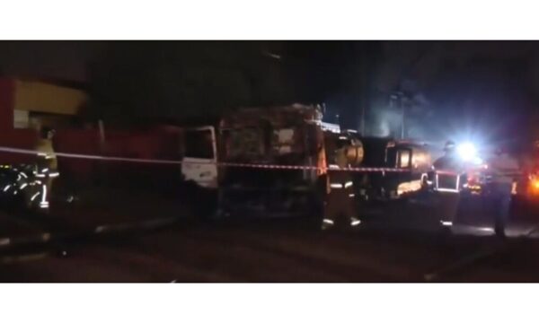 Explotaron camiones cisterna en San Antonio: Hay un muerto y un herido