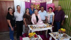 Horqueta: partera empírica, que realizó al menos 150 partos, cumplió 92 años - Nacionales - ABC Color