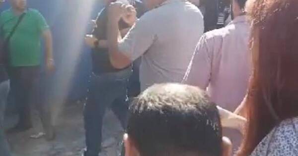 La Nación / Incidentes en la convención: tras llegada de Alegre se desató una fuerte pelea entre liberales