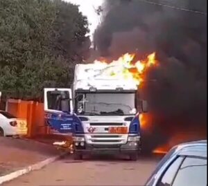 Video: así fue la explosión fatal del camión cisterna en Villa Elisa - Policiales - ABC Color