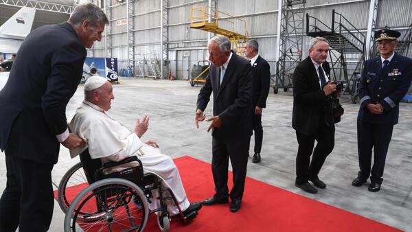 El Papa deja Lisboa con una movilización histórica y el mensaje de una Iglesia para todos