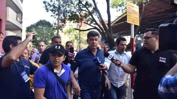 Efraín Alegre abandona la convención liberal en medio de incidentes