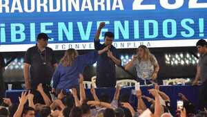 Convencionales votan por separar del cargo a Efraín Alegre y este califica el hecho de "atraco"