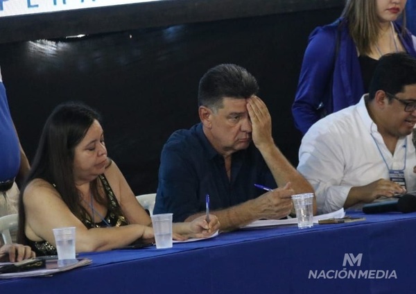 Diario HOY | Efraín desconoce resultado de convención liberal, pese a aplastante mayoría