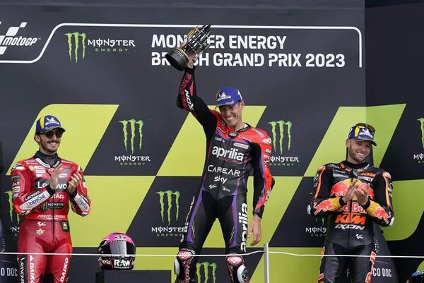 Aleix Espargaró remonta y gana el GP de Gran Bretaña - ABC Motor 360 - ABC Color