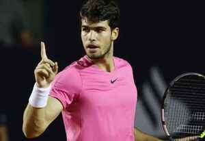 Sin Djokovic a la vista, Alcaraz busca reforzar su número uno en Toronto