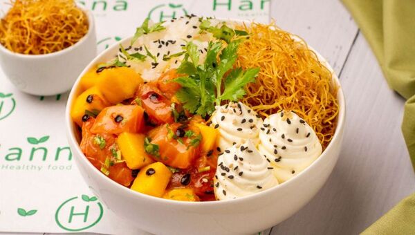 Se puede comer rico y sano con Hanna (salads, pokes, wraps y woks en porciones balanceadas)