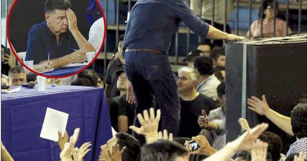 La Nación / En Convención del PLRA “chutaron” a Efraín de la presidencia del partido