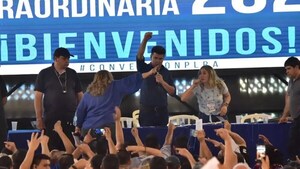 Convencionales votan por separar a Efraín Alegre y este califica de “atraco” al PLRA