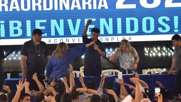 Convencionales votan por separar a Efraín Alegre y este califica de “atraco” al PLRA
