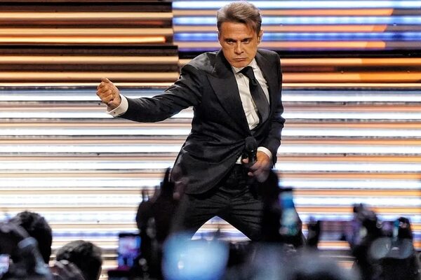 Insólita polémica en la gira argentina de Luis Miguel: ¿actúa un doble? - Música - ABC Color