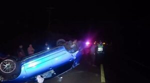 CONDUCTOR EBRIO PERDIÓ EL CONTROL DE SU VEHÍCULO Y VOLCÓ APARATOSAMENTE
