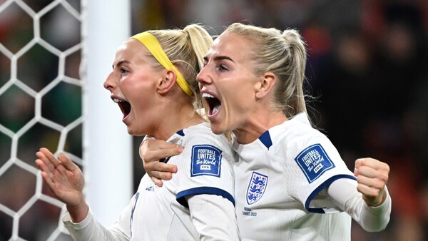 Inglaterra sobrevive a la roja de James y vence en penales a Nigeria